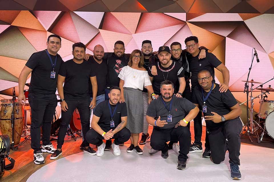 Equipe de Marília Mendonça passa a trabalhar com irmão da cantora