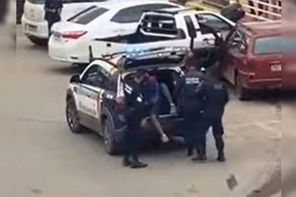 Motorista foragido é preso após bater em carros e atropelar pedestre