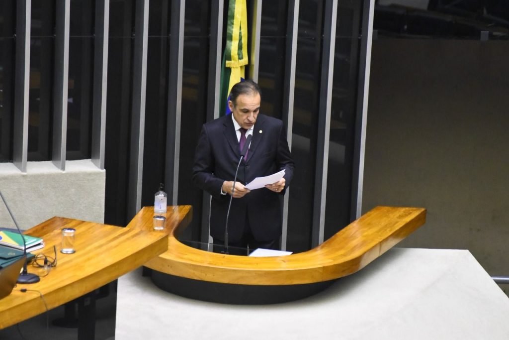 Deputado Hugo Leal