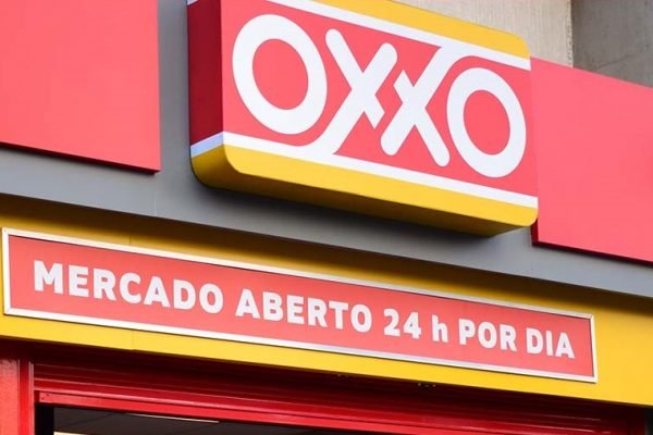Fachada de um mercado da rede mexicana OXXO
