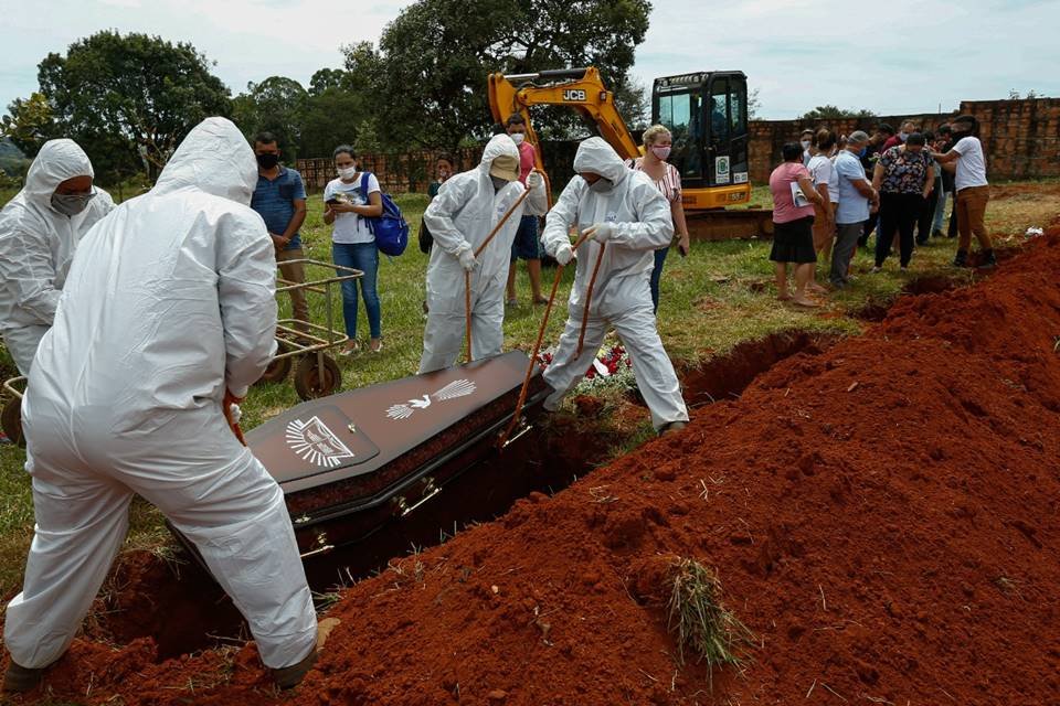 Covid: média móvel de mortes no Brasil fica abaixo de 100 pelo 2º dia 2