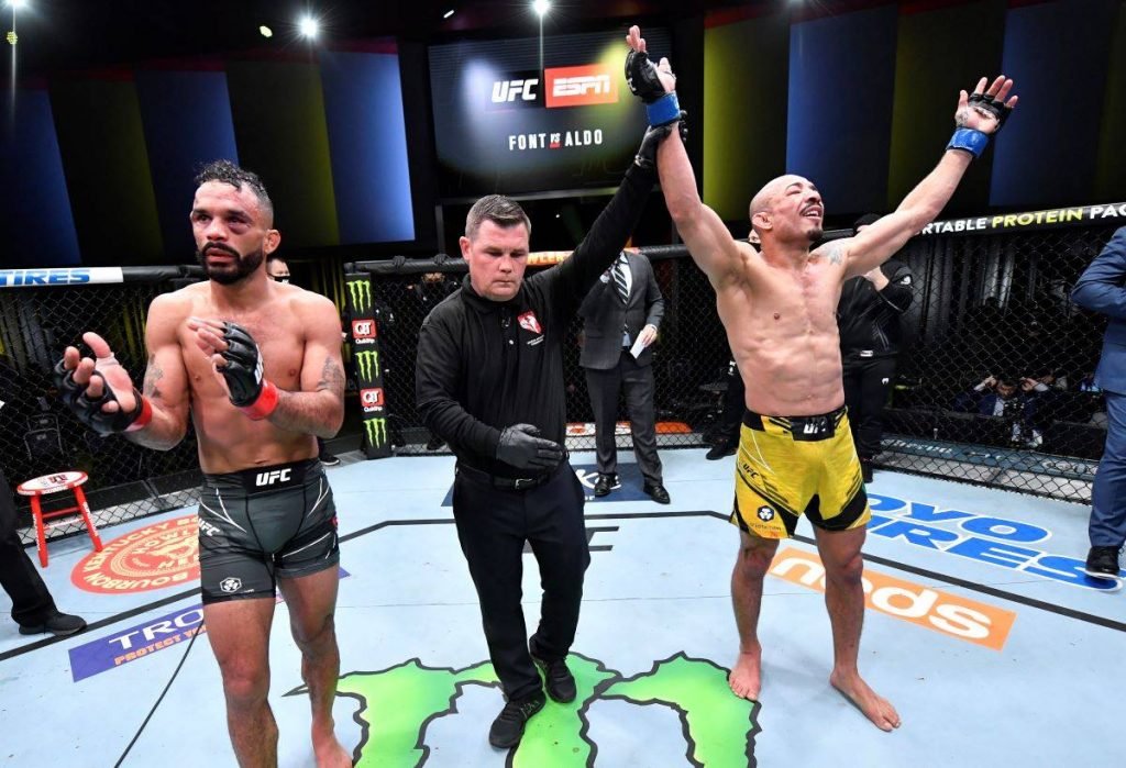 Lutador comemora vitória