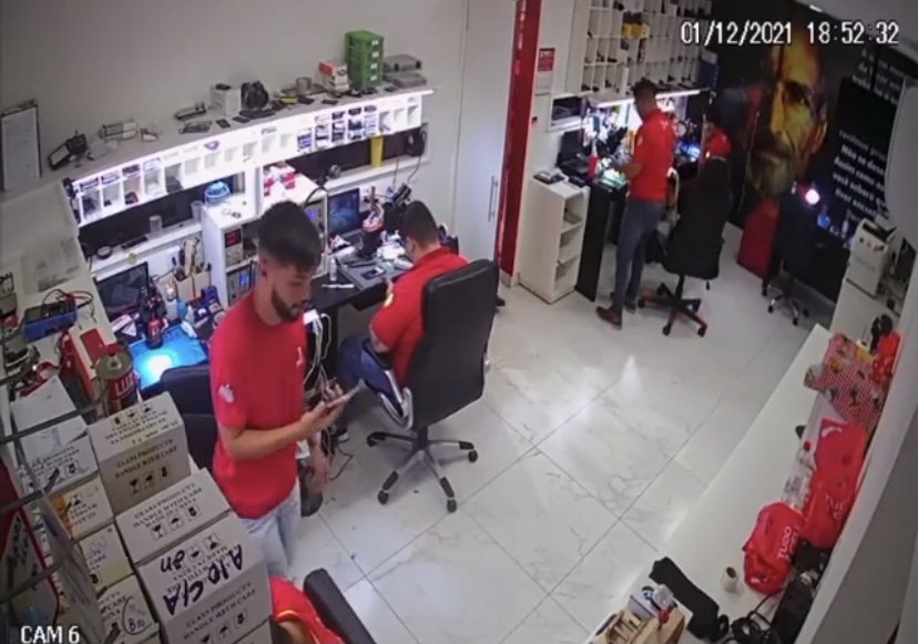 Bateria de celular explodiu em uma loja de eletrônicos em Aparecida de Goiânia, em GO