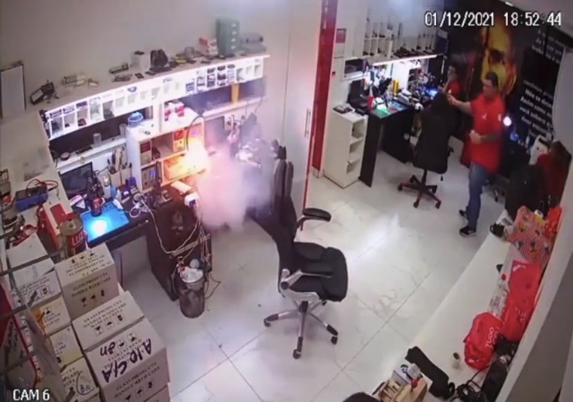 Bateria de celular explodiu em uma loja de eletrônicos em Aparecida de Goiânia, em GO