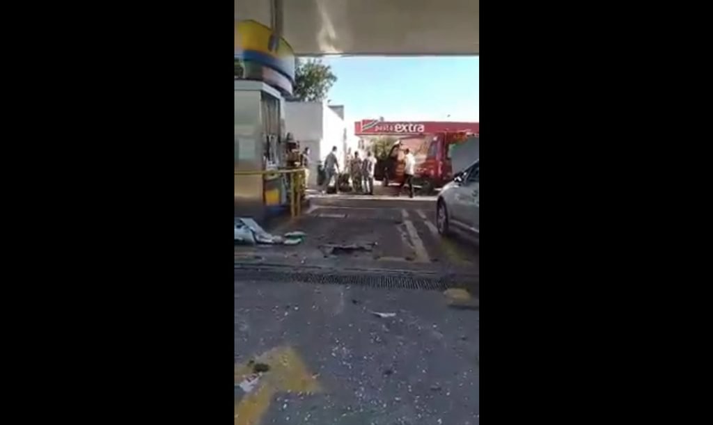 O carro estava sendo abastecido com gás natural veicular em um Posto Extra, na rua Maria Cinto de Biagi, no Jardim Pelegrino, quando o acidente aconteceu