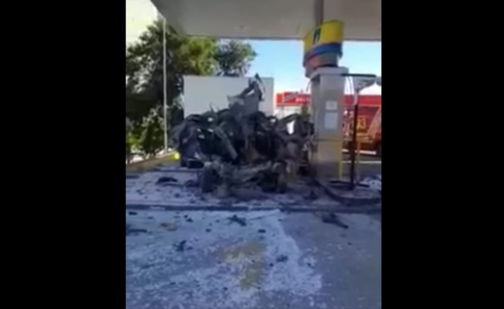 O incêndio não chegou atingir outros carros