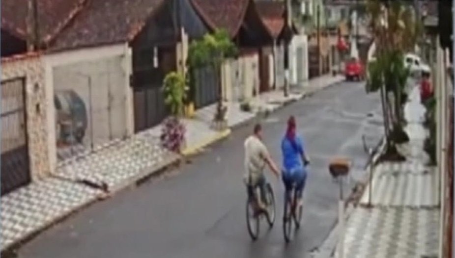 Homem passa a mão em ciclista que ia ao trabalho em Praia Grande, litoral de SP