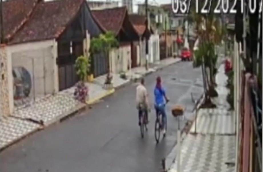 Homem passa a mão em ciclista que ia ao trabalho em Praia Grande, litoral de SP