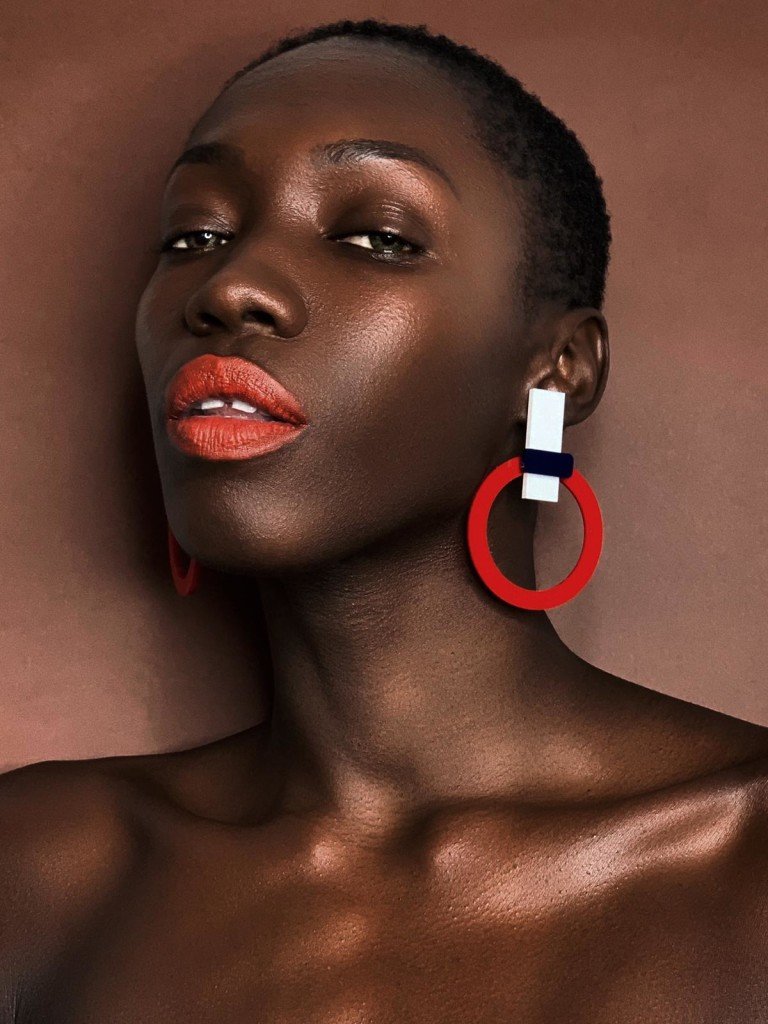 Ela é modelo da Mix Models e trabalha no mercado de moda desde 2003