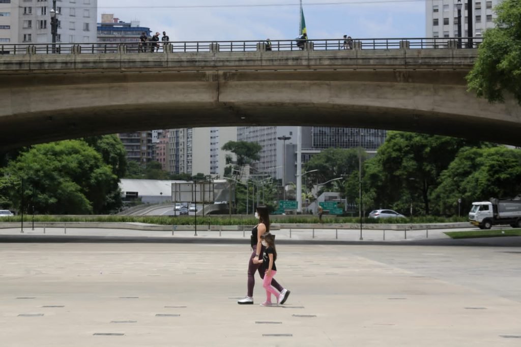 Vale do Anhangabaú, no centro de São Paulo, totalmente liberado para população