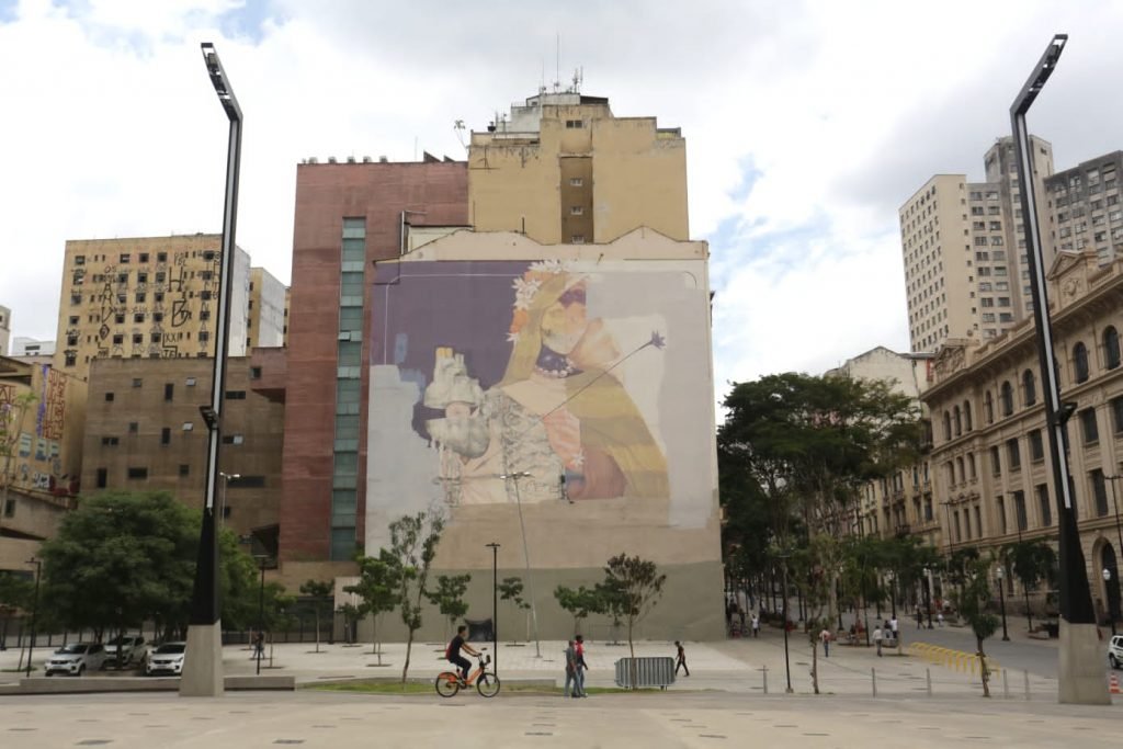 Vale do Anhangabaú, no centro de São Paulo, totalmente liberado para população