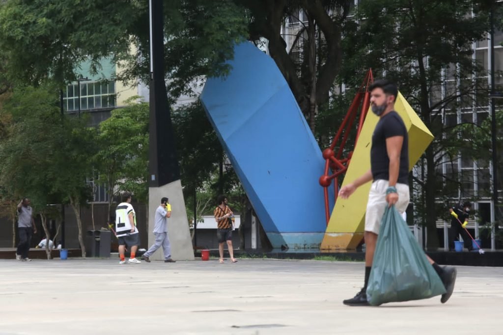 Vale do Anhangabaú, no centro de São Paulo, totalmente liberado para população