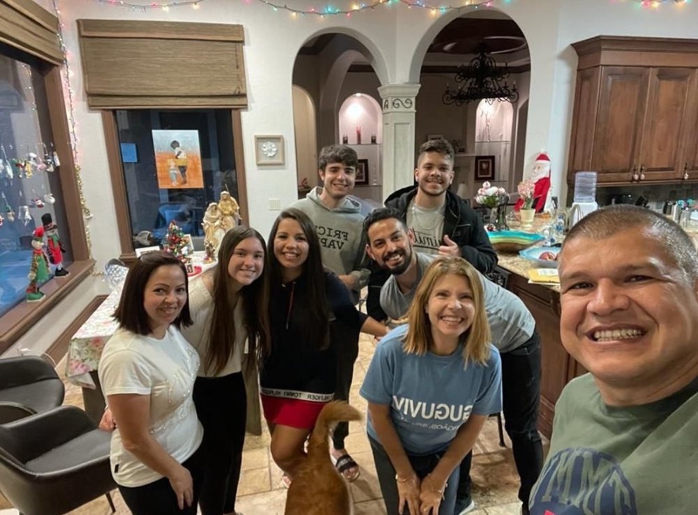Viúva de Gugu Liberato, primogênito e uma das filhas