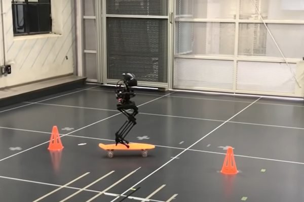 Leonardo, o robô que anda de skate