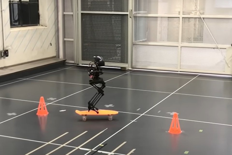Vídeo: conheça Leo, o robô que anda de skate