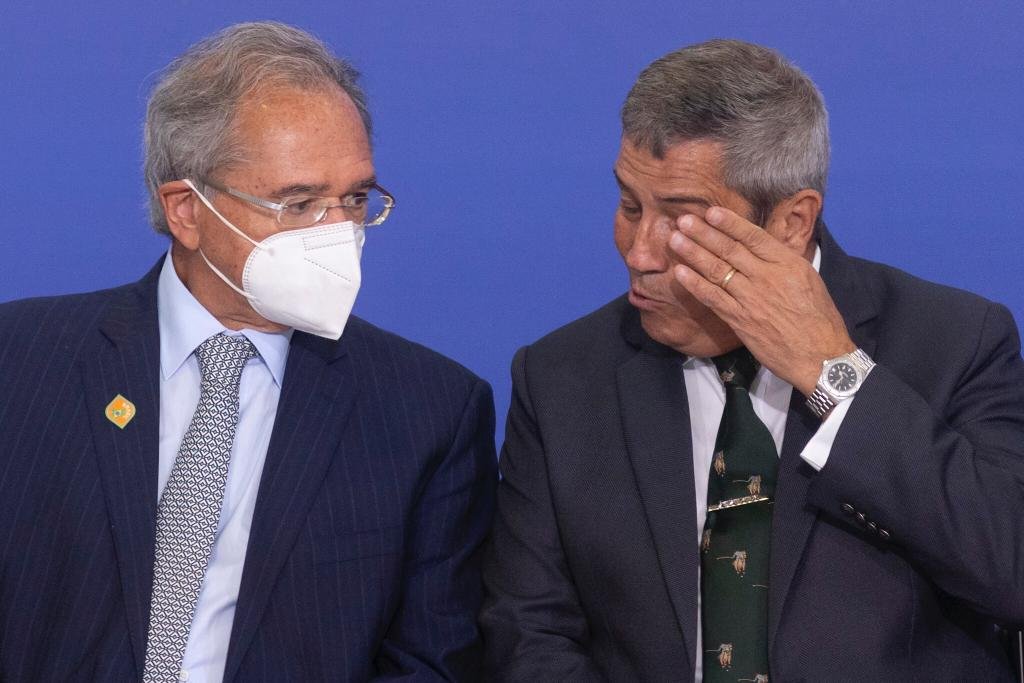 Ministro Paulo Guedes e Walter Souza Braga Netto participam da cerimônia de Assinatura dos Contratos do Leilão do 5G palacio planalto 12