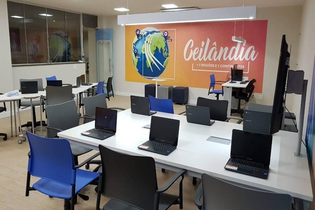 Sala com computadores