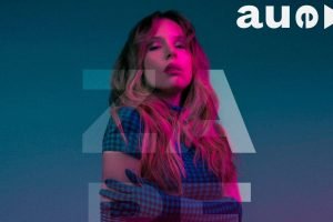 Zabelê reflete sobre o processo criativo de "Auê", seu novo álbum