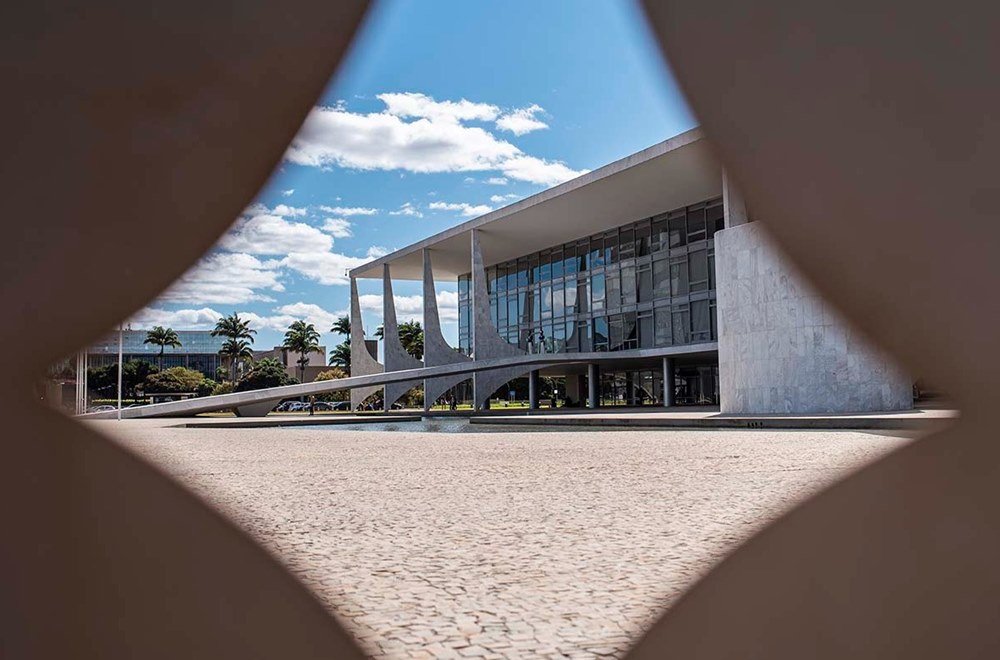 Fotografia colorida da fachada do Palácio do Planalto