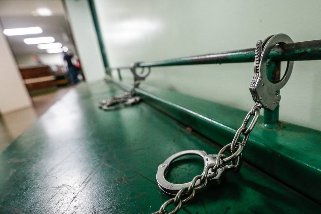 Presos em flagrante denunciam agressões físicas por PM