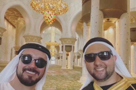 Gustavo Pontes Galvanho e Tiago Achiles tiraram fotos em Dubai, depois de lesar investidores