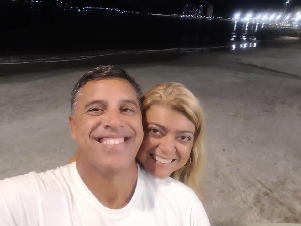 O corpo da vítima foi encontrado pelo filho e tinha marcas no pescoço