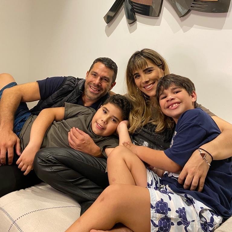 Wanessa Camargo, Marcus Buaiz e os dois filhos do casal