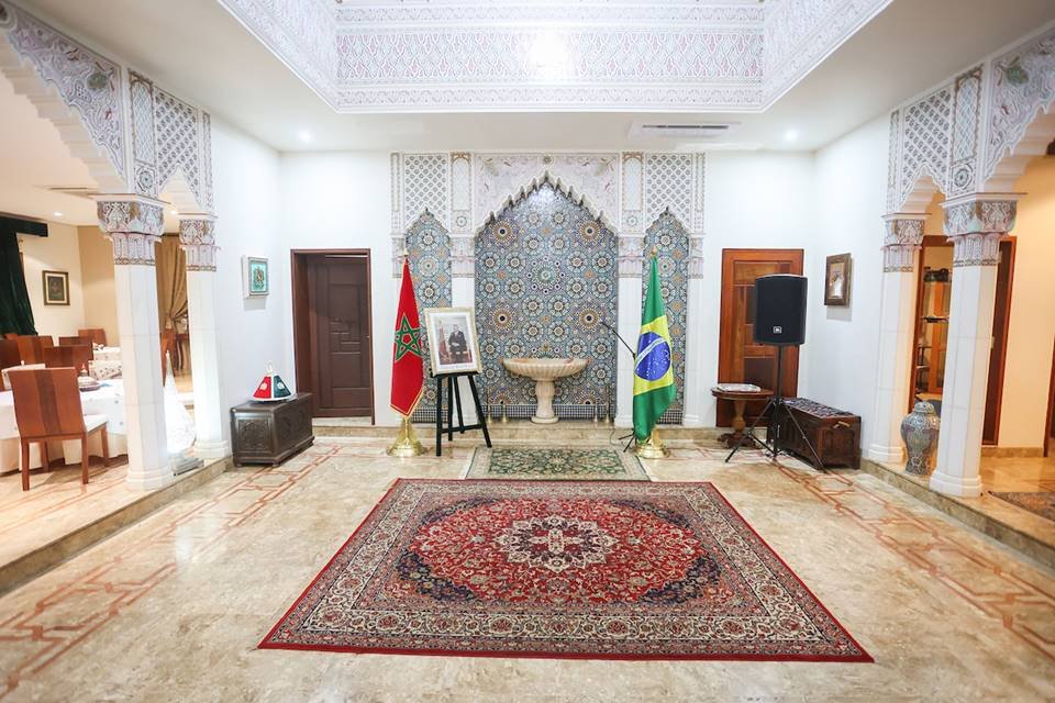 Espaço com bandeiras