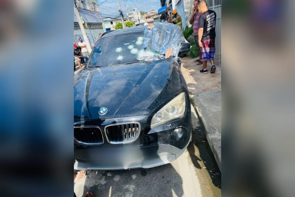 BMW blindada de Gláucio Ferreira, ex-segurança do vereador de Duque de Caxias Cláudio Thomaz