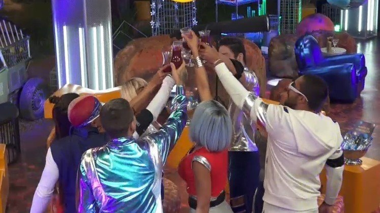 Na foto, imagens da festa das Galáxias, em A Fazenda 13