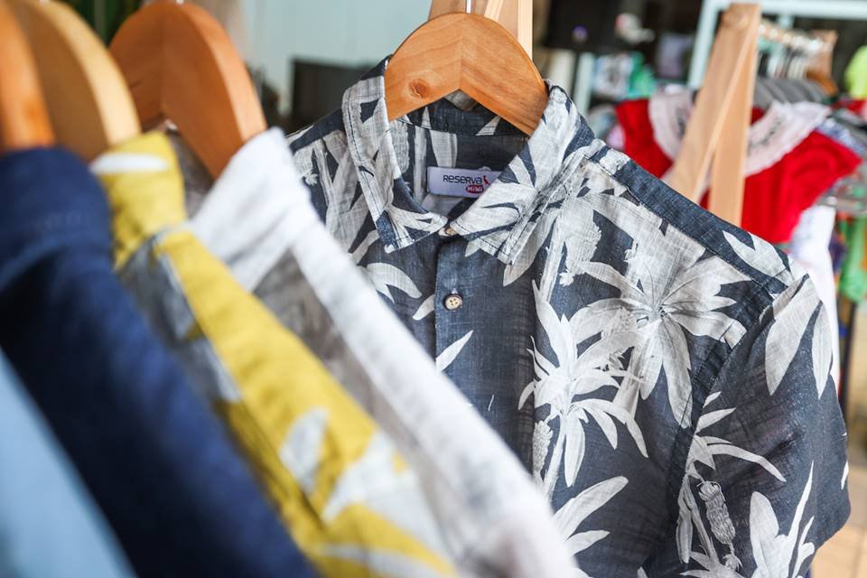 Roupas em cabides
