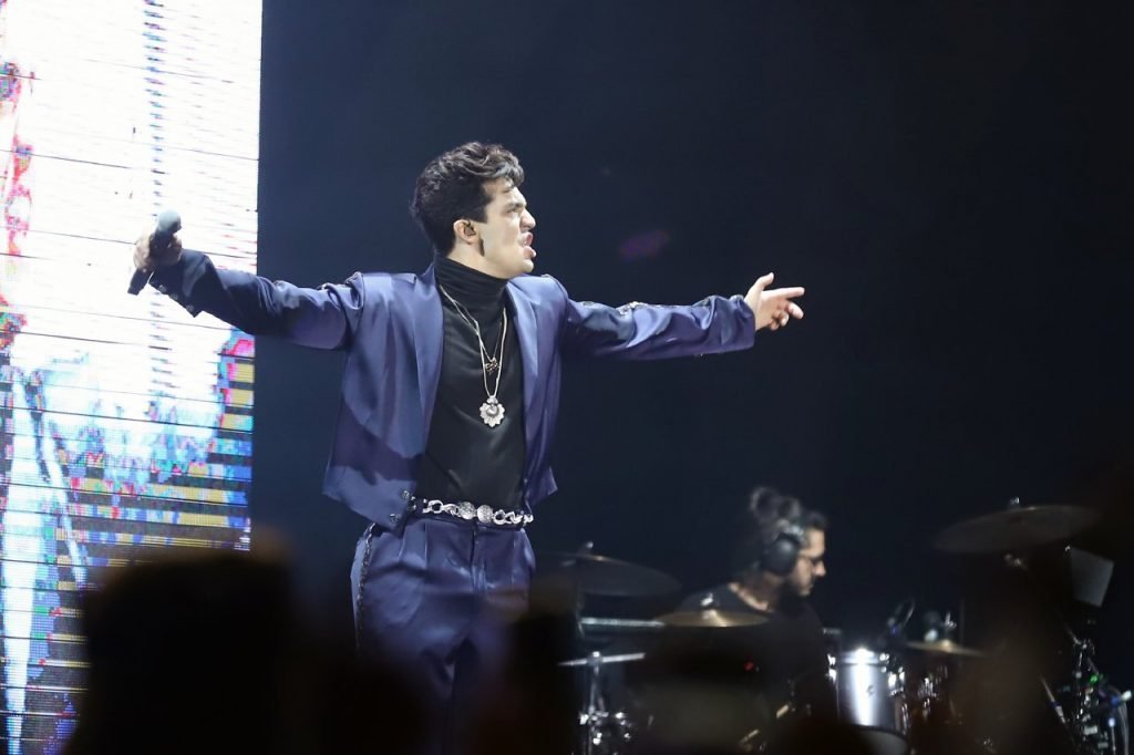 Luan Santana volta aos palcos em show no RJ