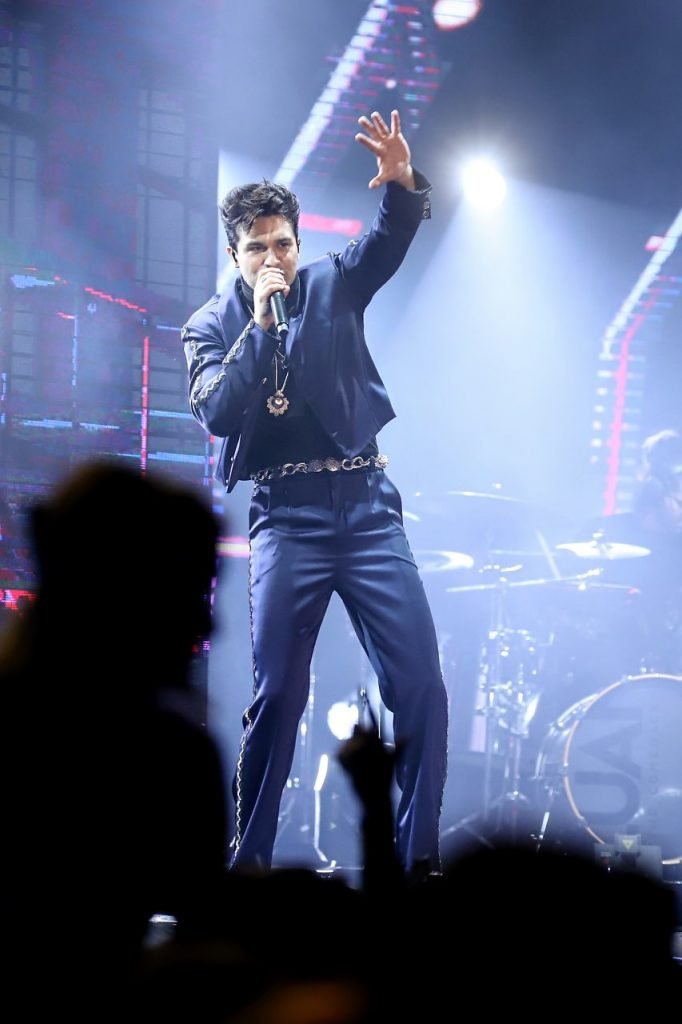 Luan Santana volta aos palcos em show no RJ