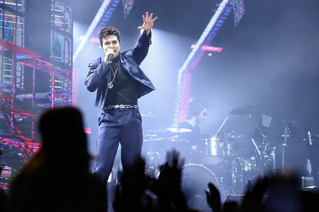 Luan Santana volta aos palcos em show no RJ