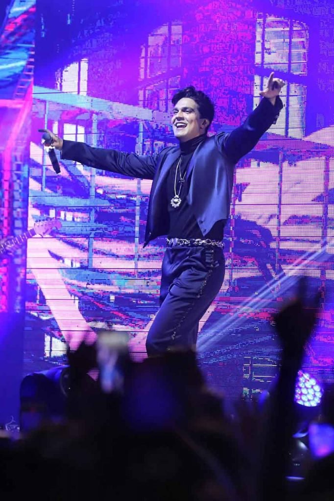 Luan Santana volta aos palcos em show no RJ