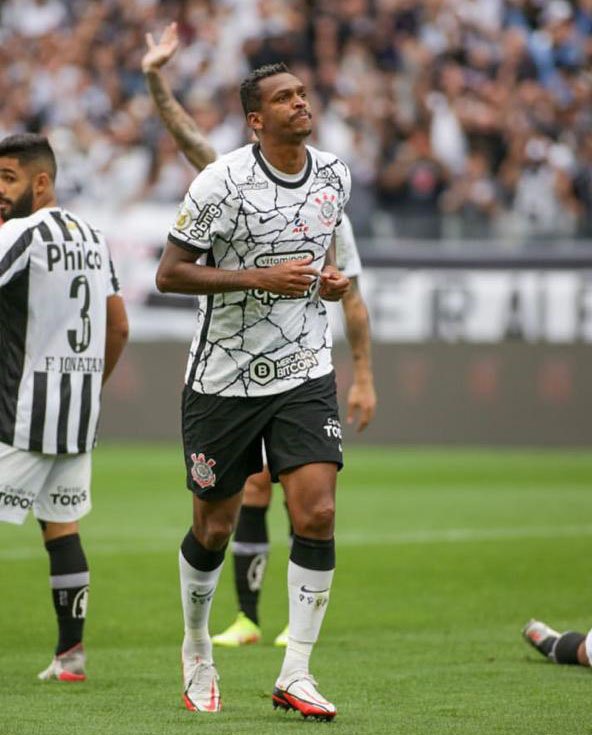 Jô é atacante do Corinthians