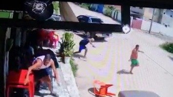 Bandidos atiram contra frequentadores de bar, em Itaboraí (RJ), e matam cinco pessoas