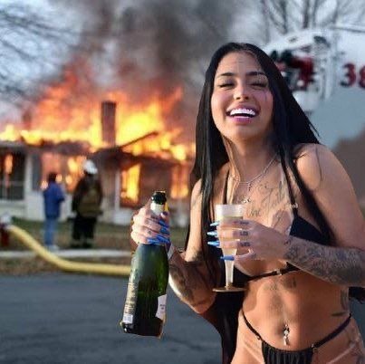 Fotografia colorida. MC Mirella publica meme após a eliminação de Dynho Alves