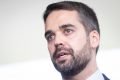 Eduardo Leite avisa a Gilberto Kassab que fica no PSDB