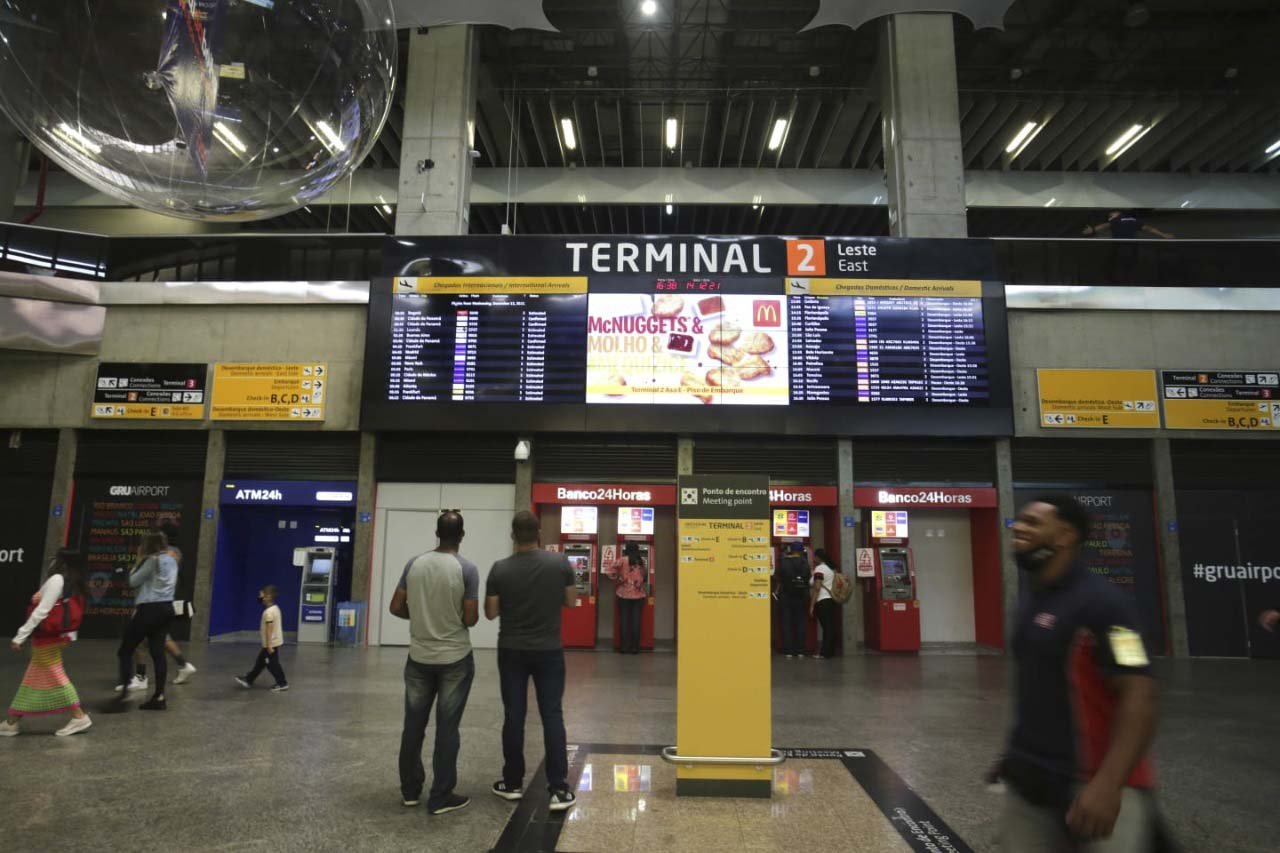 empresas cancelaram 7,3 mil voos entre sexta e domingo