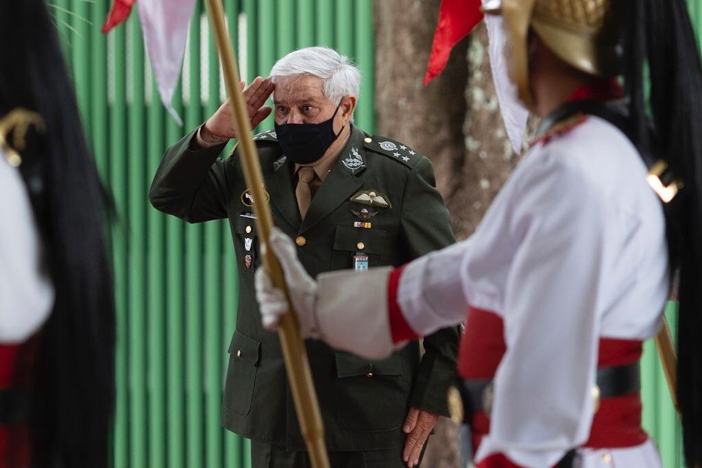 General Mattos presidente do tribunal superior militar durante Posse André Mendonça como ministro do STF 4