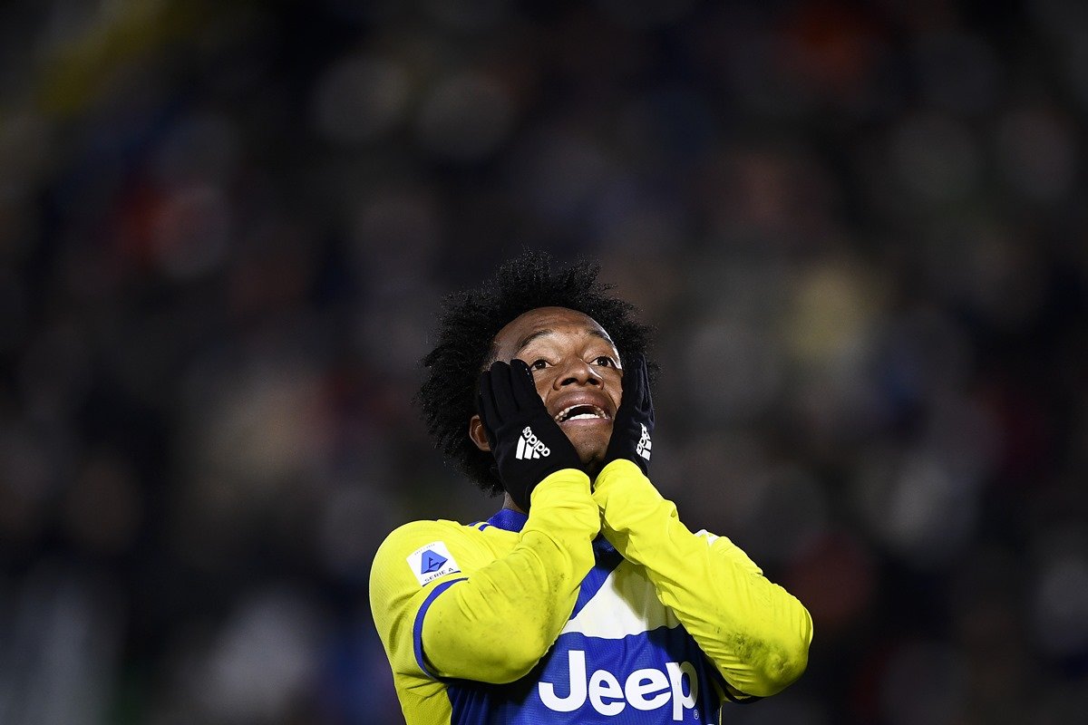 Jogador da Juventus faz selfie e colega de time acaba mostrando demais