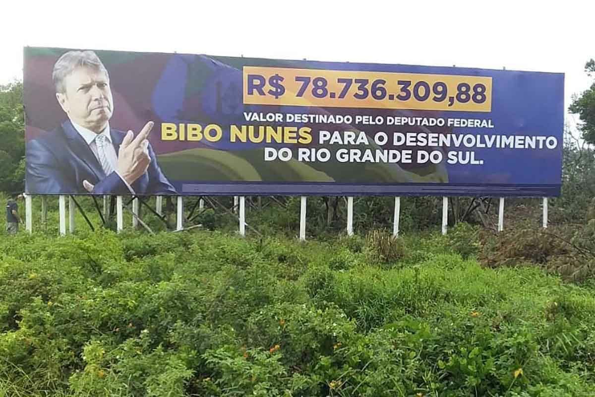 Outdoor do deputado Bibo Nunes, se autopromovendo com emendas