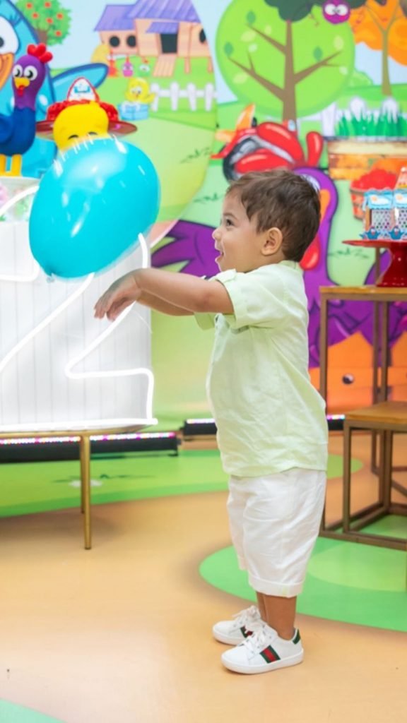 Leo, filho de Murilo Huff e Marília Mendonça, em seu aniversário de 2 anos
