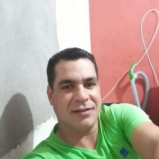 Adelson de Oliveira Marinho, de 39 anos, desferiu mais de 15 facadas na ex-esposa