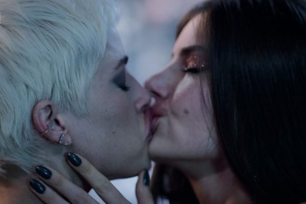 Cena de sexo entre Camila Queiroz e Agatha Moreira em Verdades Secretas 2