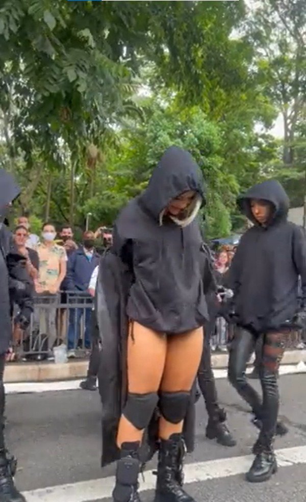 Luisa Sonzafaz show de graça na Avenida Paulista