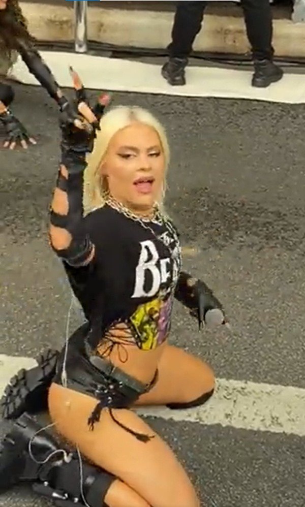 Luisa Sonzafaz show de graça na Avenida Paulista