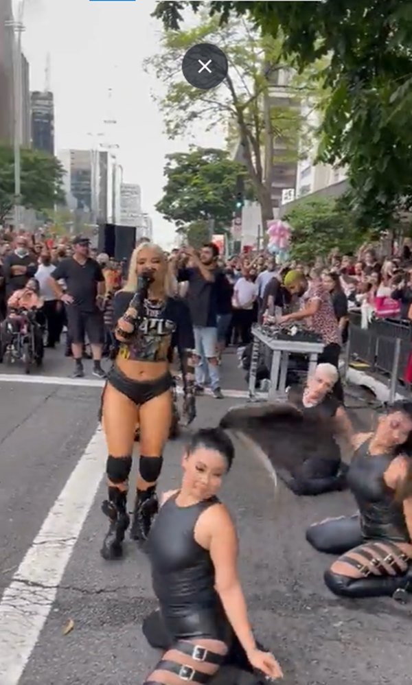Luisa Sonzafaz show de graça na Avenida Paulista