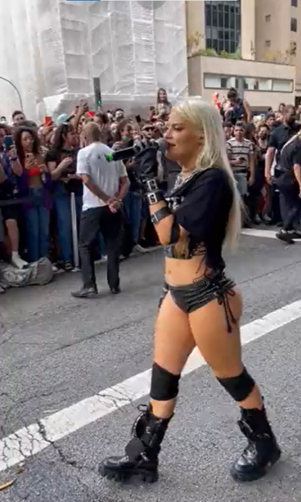 Luisa Sonzafaz show de graça na Avenida Paulista
